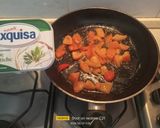 Foto del passaggio 2 della ricetta Spaghetti di Zucchine e Pomodorini e Erbe Aromatiche al Momento ci ho Pensato