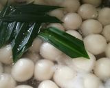 Foto langkah ke 2 dari resep Bubur Sumsum Pandan Cendil Ketan.