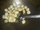 रोस्टेड फ्राई मखाने (roasted fry makhane recipe in Hindi)
