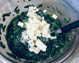Foto del paso 3 de la receta: Tortilla de espinacas con ensalada tricolor en essen
