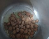 A picture of step 1 of Palak soyabean keema.