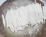 A picture of step 2 of Banh Canh Bot Loc (Vietnamese Tapioca Noodle Soup).