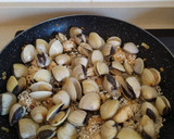 Foto del paso 6 de la receta: Arroz con pollo y almejas