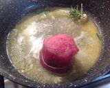 Foto del passaggio 4 della ricetta Filetto di maiale con salsa di cipolle e aceto balsamico
