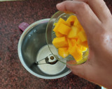 மாம்பழம் மில்க் ஷேக் ரெசிபி ஸ்டேப் 2 புகைப்படம்