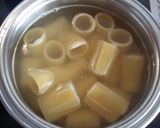 Foto del paso 6 de la receta: Paccheri con salsa de tomate, trucha marinada y lascas de pecorino