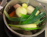 Foto del paso 2 de la receta: Caldo de pollo