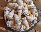 Foto del paso 19 de la receta: Tarta de nata y crema con conos de hojaldre relleno