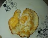 A picture of step 4 of Sunny side up eggs with onions.