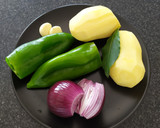 Foto del paso 1 de la receta: Patatas panaderas con pimientos verdes