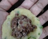 Foto langkah ke 5 dari resep Perkedel kentang isi daging.