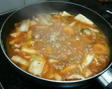 Hình bước làm 6 của món Tokbokki mực kim chi của Mei