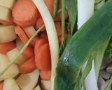 Foto langkah ke 1 dari resep Sayur Sop Simple.