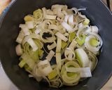 Foto del paso 1 de la receta: Crema de apio con poro y chayote