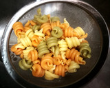 Foto del paso 4 de la receta: Pasta de colores con salsa de atún y alcaparras