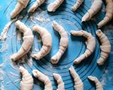 Tejes kifli recept fázis 4 fotója