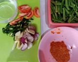 Foto langkah ke 1 dari resep Tumis kacang tahu bumbu kemiri pedas.