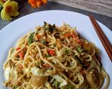 Foto langkah ke 6 dari resep Mie Tek Tek Spaghetti Goreng Jawa.