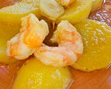 Foto del paso 9 de la receta Patatas confitadas al aroma de langostinos al ajillo