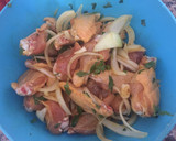 Foto del paso 3 de la receta: Alitas y muslitos de pollo rustídas con patatas a la panadera al horno