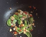 Foto langkah ke 3 dari resep Tumis Tahu Jamur.