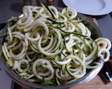 Foto del paso 3 de la receta Espaguetis de calabacín con salsa de calabaza y atún