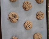 Foto del paso 3 de la receta: Cookies de mantequilla de maní con nueces y chips de chocolate 💣💥