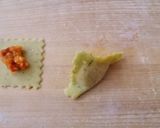 Foto del passaggio 4 della ricetta TORTELLINI ALL'ODORE DI RUCOLA RIPIENI DI ZUCCA CON MONTASIO E NOCI