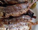 Foto langkah ke 5 dari resep Ikan selar goreng.