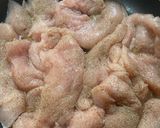Foto del paso 1 de la receta: Pechuga de pollo en salsa con patatas a lo pobre