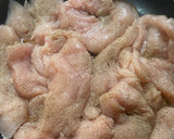 Foto del paso 1 de la receta: Pechuga de pollo en salsa con patatas a lo pobre