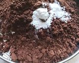 Gambar langkah 4 resipi Moist Chocolate Cupcake.