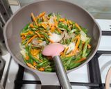 Foto langkah ke 4 dari resep 203. Tumis Wortel, Buncis dan Bawang Bombay.
