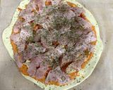 Foto del paso 2 de la receta: Pizza jamón cocido, queso y tomate