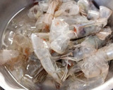 Foto del paso 1 de la receta: Calamares en salsa de langostinos