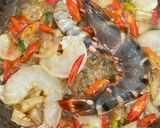 Foto langkah ke 4 dari resep Udang oseng Cabai bawang.