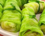 Hình bước làm 5 của món Bắp cải cuộn xốt cà