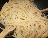 A picture of step 3 of Spaghetti con alici e pane.