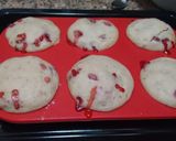 Foto del paso 6 de la receta: Muffins de yogurt y frutillas- horno eléctrico