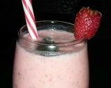 A picture of step 4 of (Hand made) Strawberry Samoothie🍓🍸.