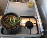 Foto langkah ke 3 dari resep Tumisan Daging Tomat Hijau.
