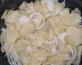 Foto del paso 1 de la receta: Tortilla de patata con cebolla