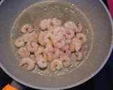 Foto del paso 3 de la receta: Tortilla de patata y gambas