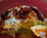 Foto del paso 4 de la receta: Tostada con huevo, aguacate y siracha