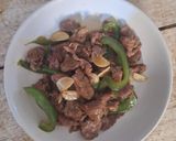 Foto langkah ke 6 dari resep Tumis daging sapi dan paprika.