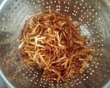 A picture of step 3 of Cornflakes Chevdo / Chivda.