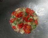 Foto langkah ke 2 dari resep Tumis pedas kerang dara.