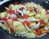 Foto del paso 2 de la receta: Fritada de patatas variada al vino blanco