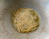 Gambar langkah 2 resipi Halia muda goreng.