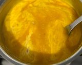 Foto del passaggio 4 della ricetta Minestra cremosa con brodo, purea di zucca e robiola🥕🧅🎃